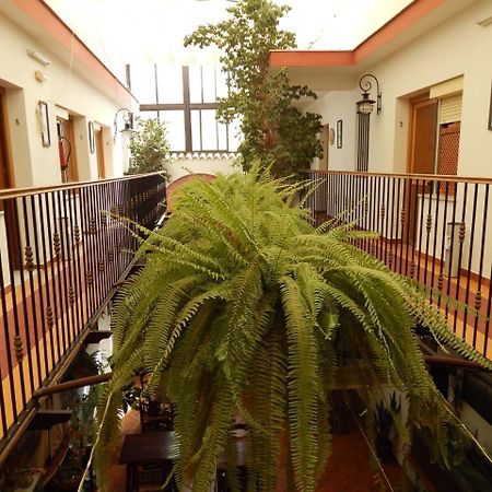Hostal Cristina Chipiona Exterior foto